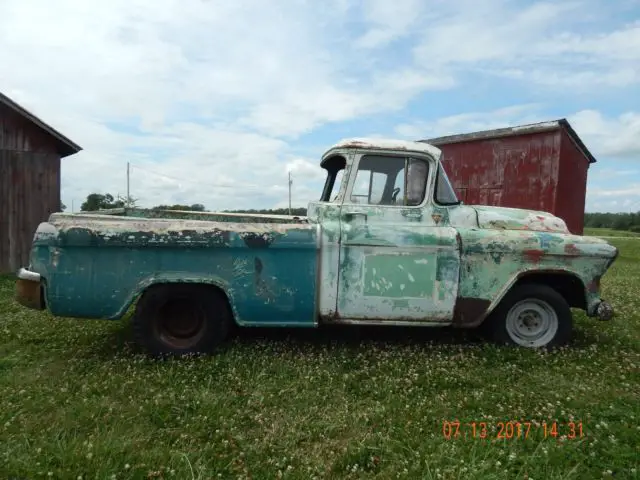 gmc surburban carrier 1957 / chevy cameo rare