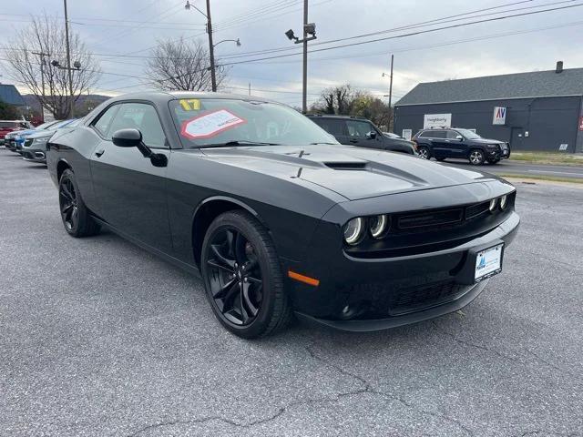 2017 dodge challenger sxt plus