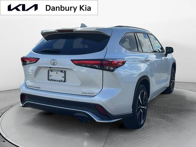2021 toyota highlander xse