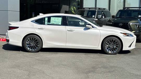 2025 Lexus ES