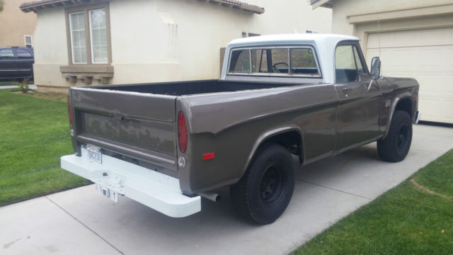 rare clean w100 sweptline 4x4 pickup!