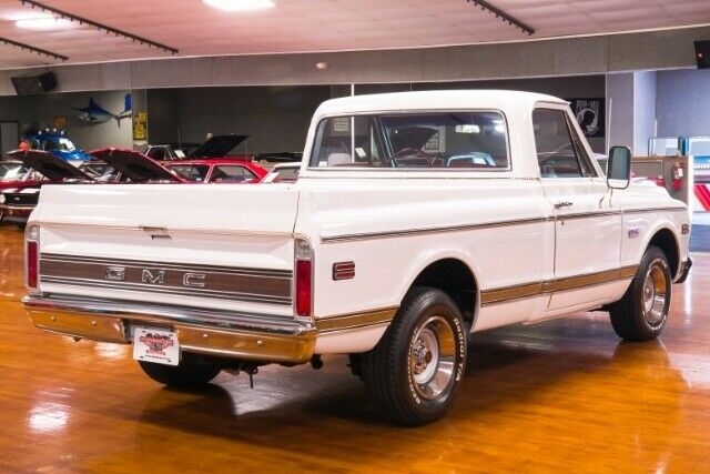 gmc 1500 white with 90,952 miles, for sale!