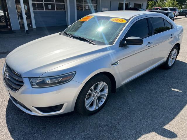 2016 ford taurus se