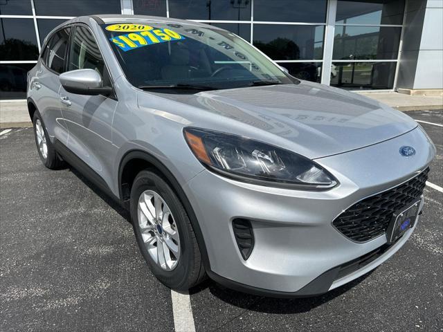 2020 ford escape se