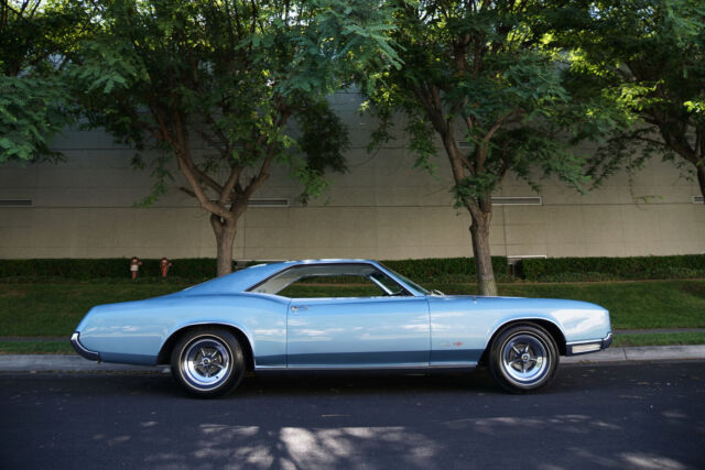 31,997 miles 430/360hp v8 automatic2 dr hardtop