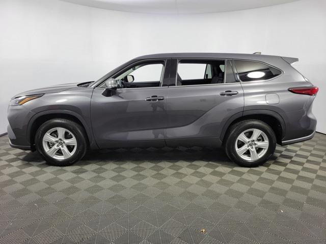 2022 toyota highlander le