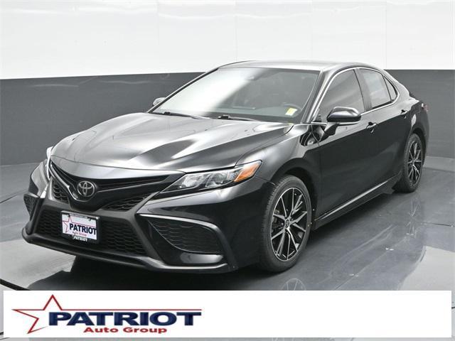 2022 toyota camry se