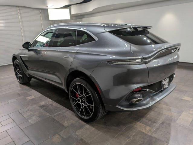 2022 aston martin dbx base