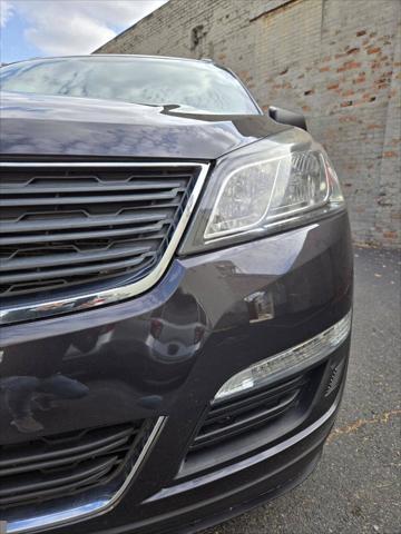 2017 chevrolet traverse ls