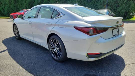 2025 Lexus ES