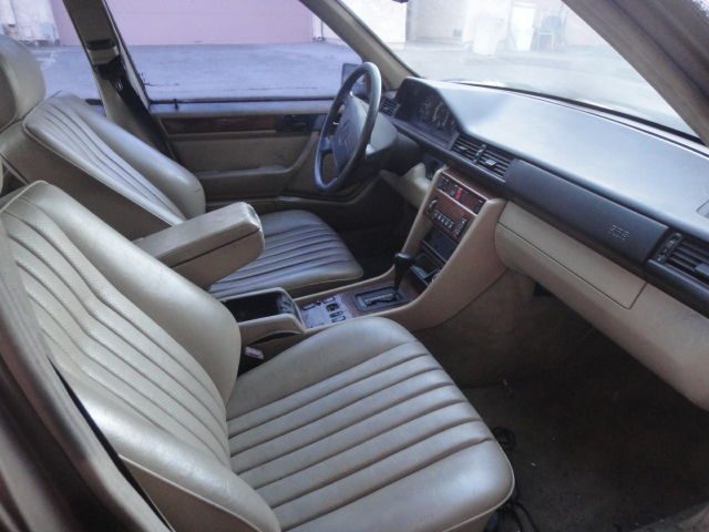 mercedes benz w124 300e black, rhino lined, v6 3.0 liter sedan, leather 17's
