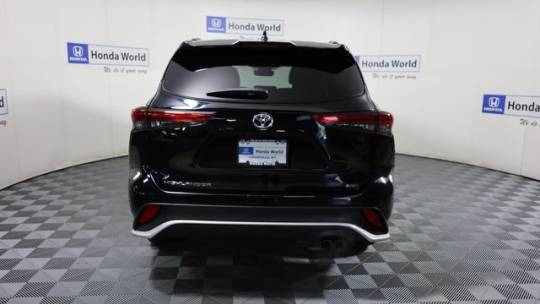 2021 toyota highlander xse