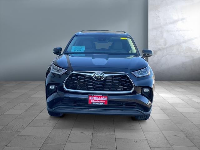 2022 toyota highlander limited