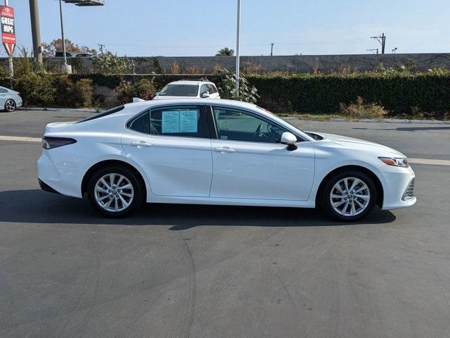 2022 toyota camry le