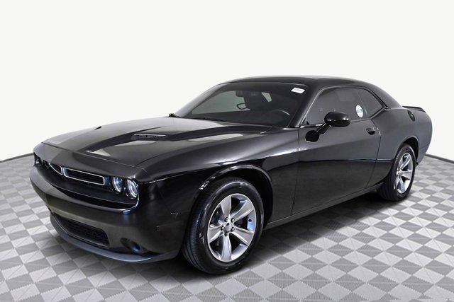 2020 dodge challenger sxt