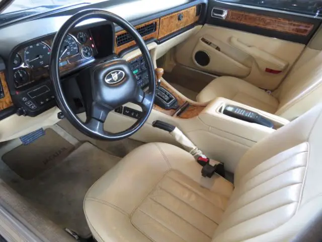1990 golden jaguar vanden plas edition sedan 4-door 4.0l