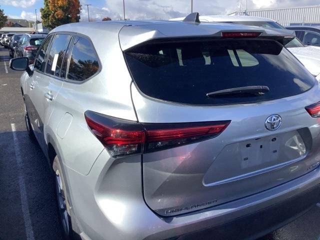 2022 toyota highlander le