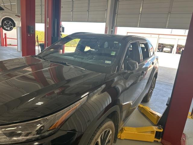 2022 toyota highlander xse