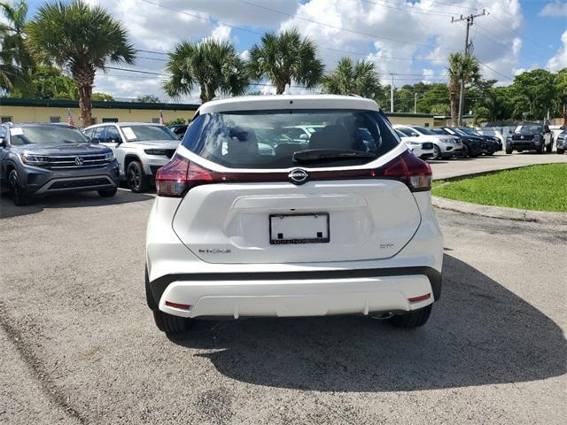 2023 nissan kicks sr