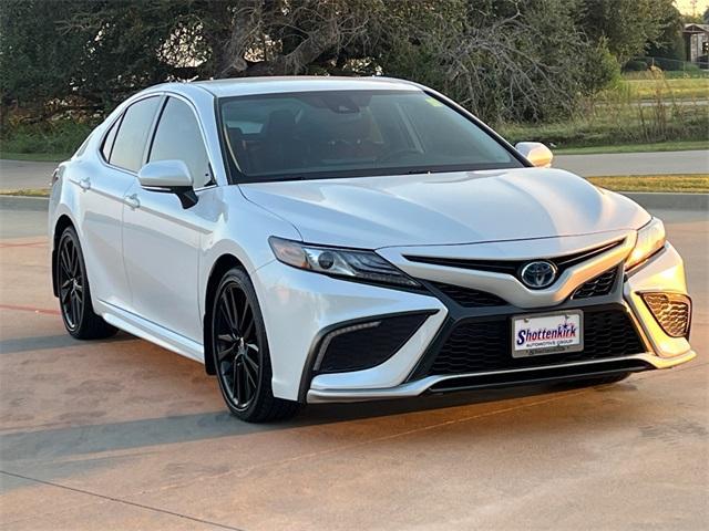 2024 toyota camry hybrid xse