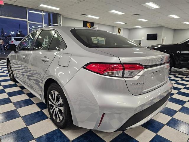 2022 toyota corolla hybrid le
