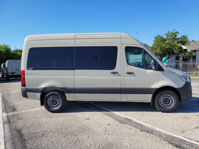 2024 mercedes-benz sprinter 2500 standard roof