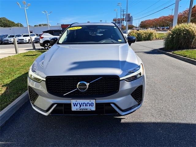 2024 volvo xc60 b5 plus dark theme