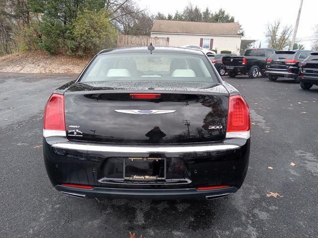 2018 chrysler 300 touring