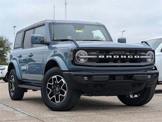 2022 ford bronco base