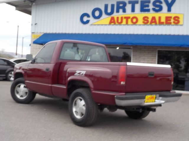 1993 chevrolet c/k 1500 reg. cab sportside 4wd 8 cylinder engine automatic