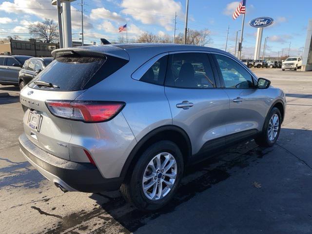 2022 ford escape se