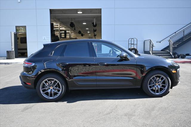 2022 porsche macan base