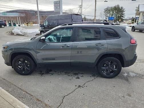 2023 jeep cherokee altitude lux in brattleboro, vermont