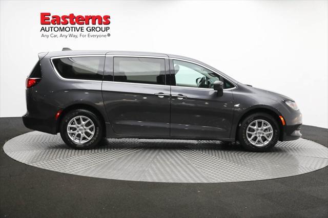2022 chrysler voyager lx
