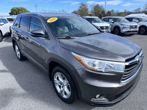 2016 toyota highlander in centennial, colorado