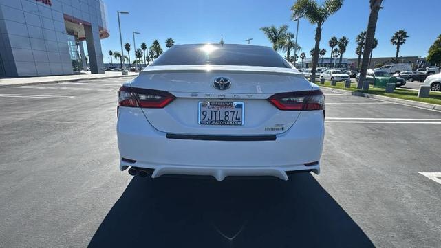 2024 toyota camry hybrid se
