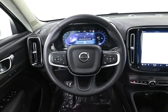 2024 volvo xc40 b5 core bright theme