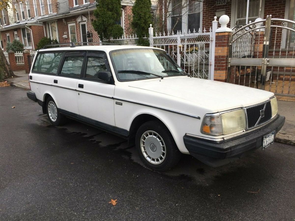 1993 volvo 240 white station wagon , reliable, daily driver