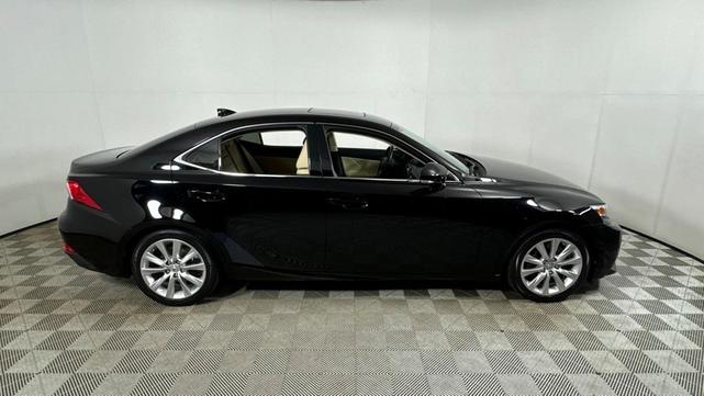 2016 lexus is 200t base