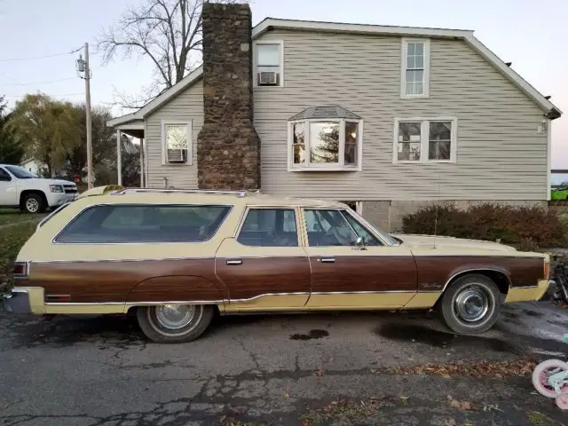 1977 chrystler town and country station wagon "barn find"