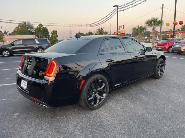 2021 chrysler 300 touring