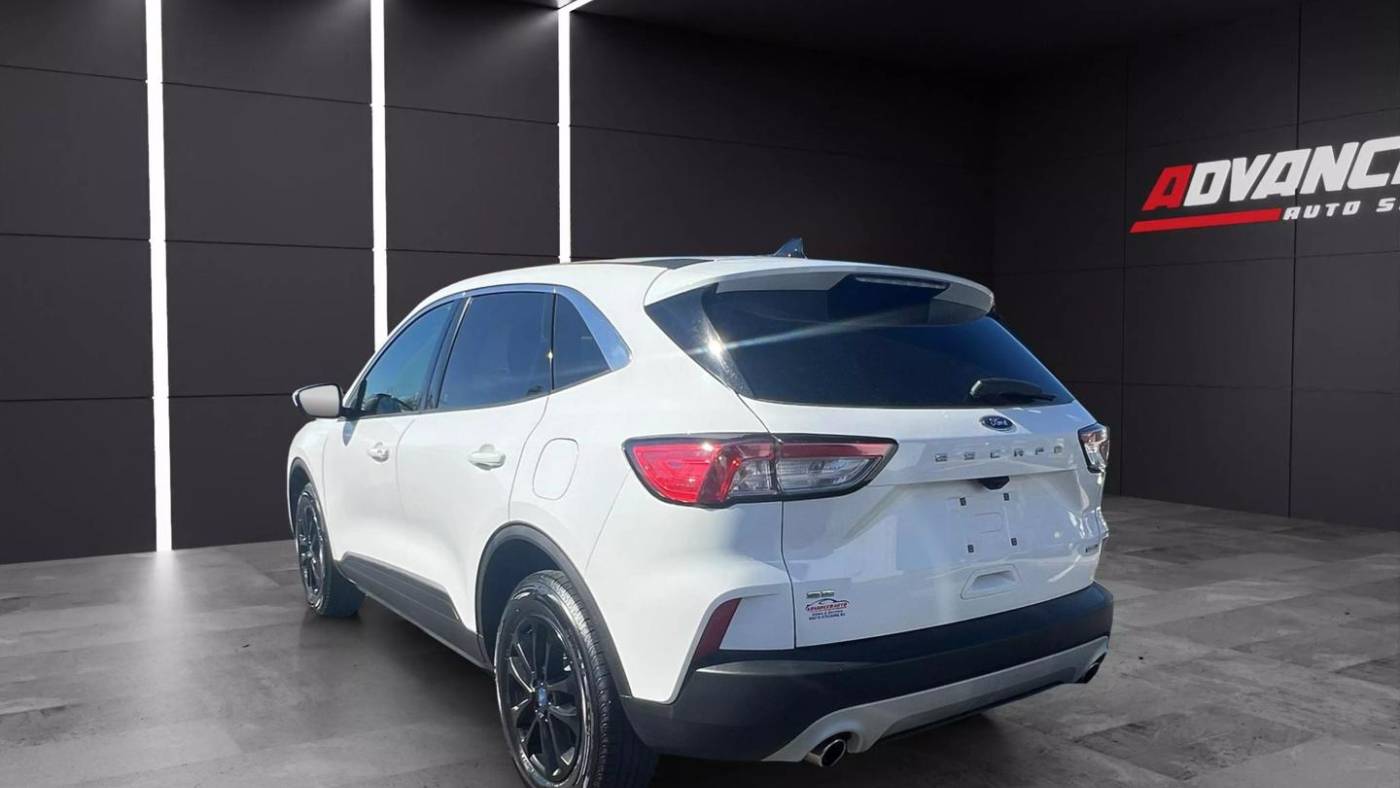 2020 ford escape se