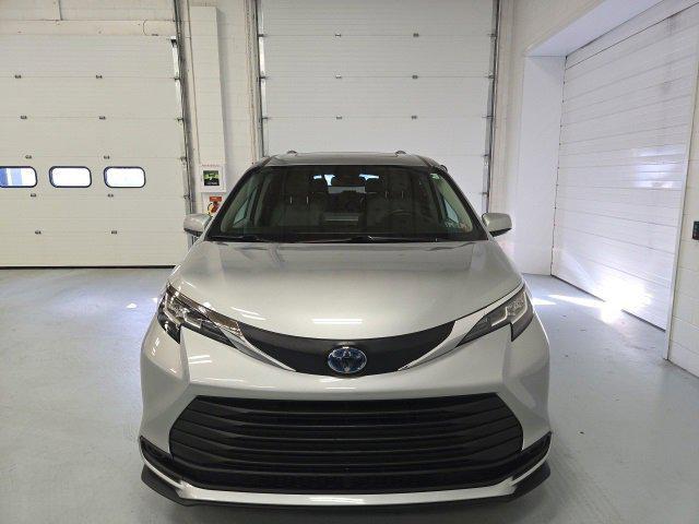 2021 toyota sienna le