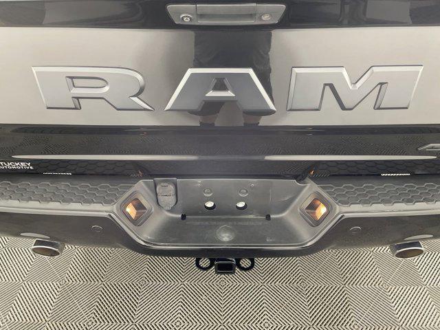 2017 ram 1500 night crew cab 4x4 5'7' box