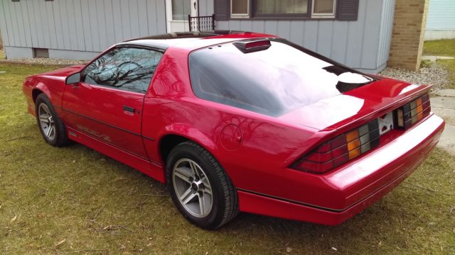 1986 chevrolet camaro iroc-z - 5.0l v8 - auto - t-tops - loaded - 79k miles