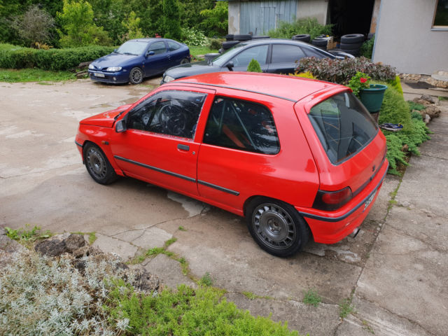 race car, renault clio mk1 refurbished, repainted, 16s 16v 2.0 roll cage