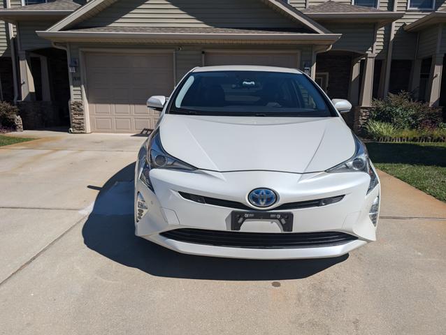 2018 toyota prius three touring