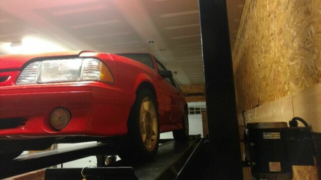 1993 ford mustang svt cobra..low miles excellent