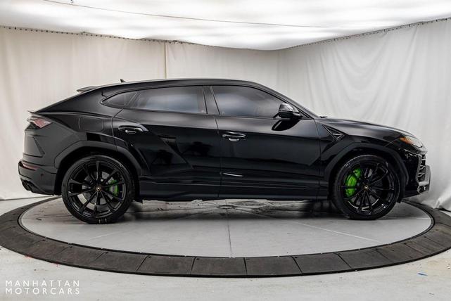 2022 lamborghini urus base