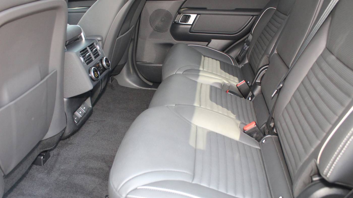 2023 land rover discovery p360 metropolitan edition